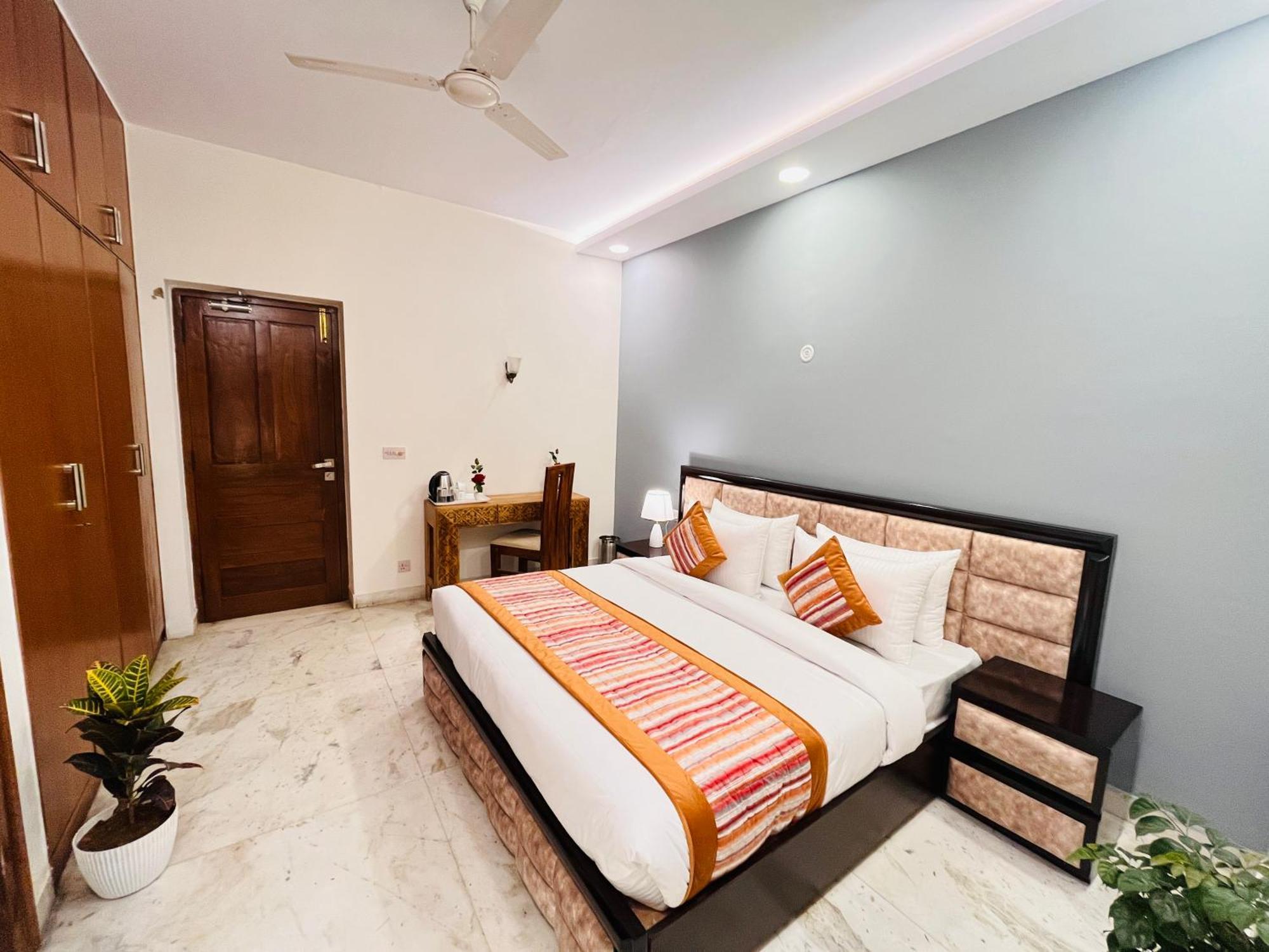 Grove Residency Hauz Khas New Delhi Couple Friendly Hotel Екстериор снимка