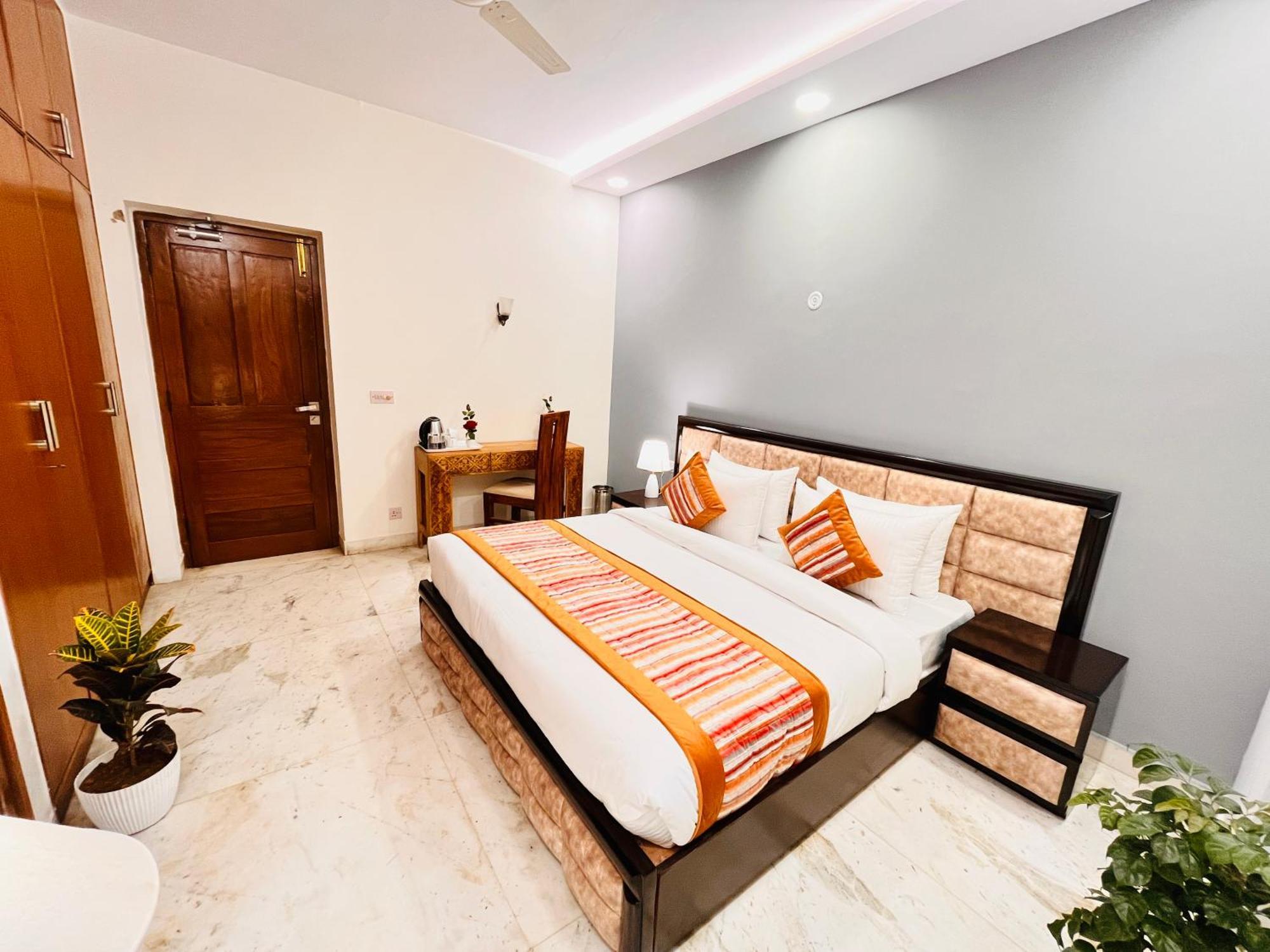 Grove Residency Hauz Khas New Delhi Couple Friendly Hotel Екстериор снимка